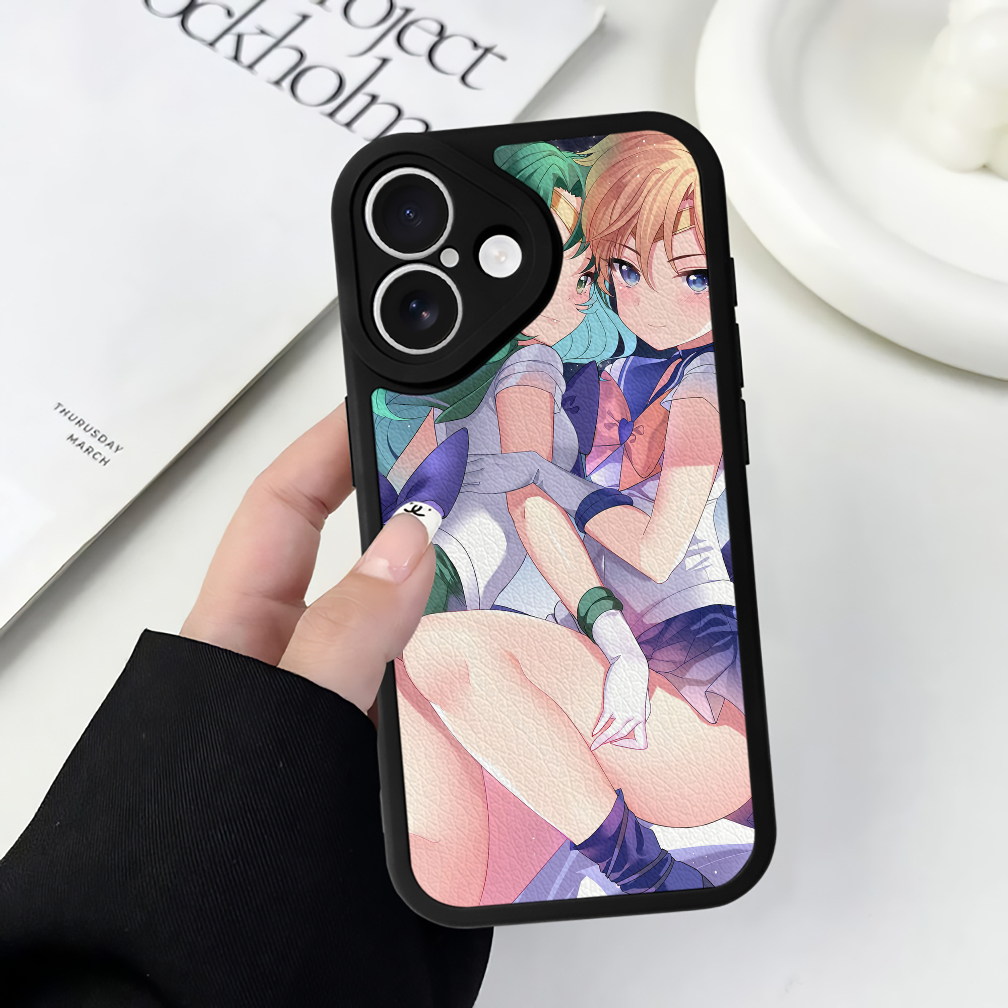 （画像用） 美少女戦士セーラームーン Sailor Moon 【iPhone 16シリーズ対応】シリコンスマホケース（レザー調） 材質：シリコン